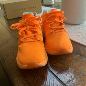 Nobull sneakers, like new with the box